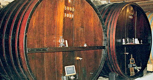 Riem Daepp Partner – Weinfässer auf der Domain de Belletruche